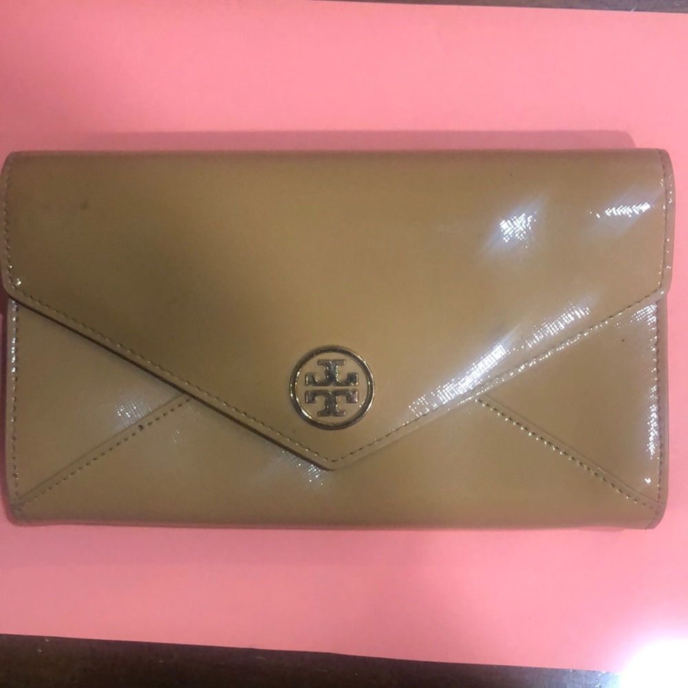 Tory Burch Robinson small envelope roll clutch